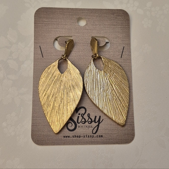 ✨️ Host Pick ✨️ Black and White Leaf Houndstooth Earrings - Picture 2 of 3